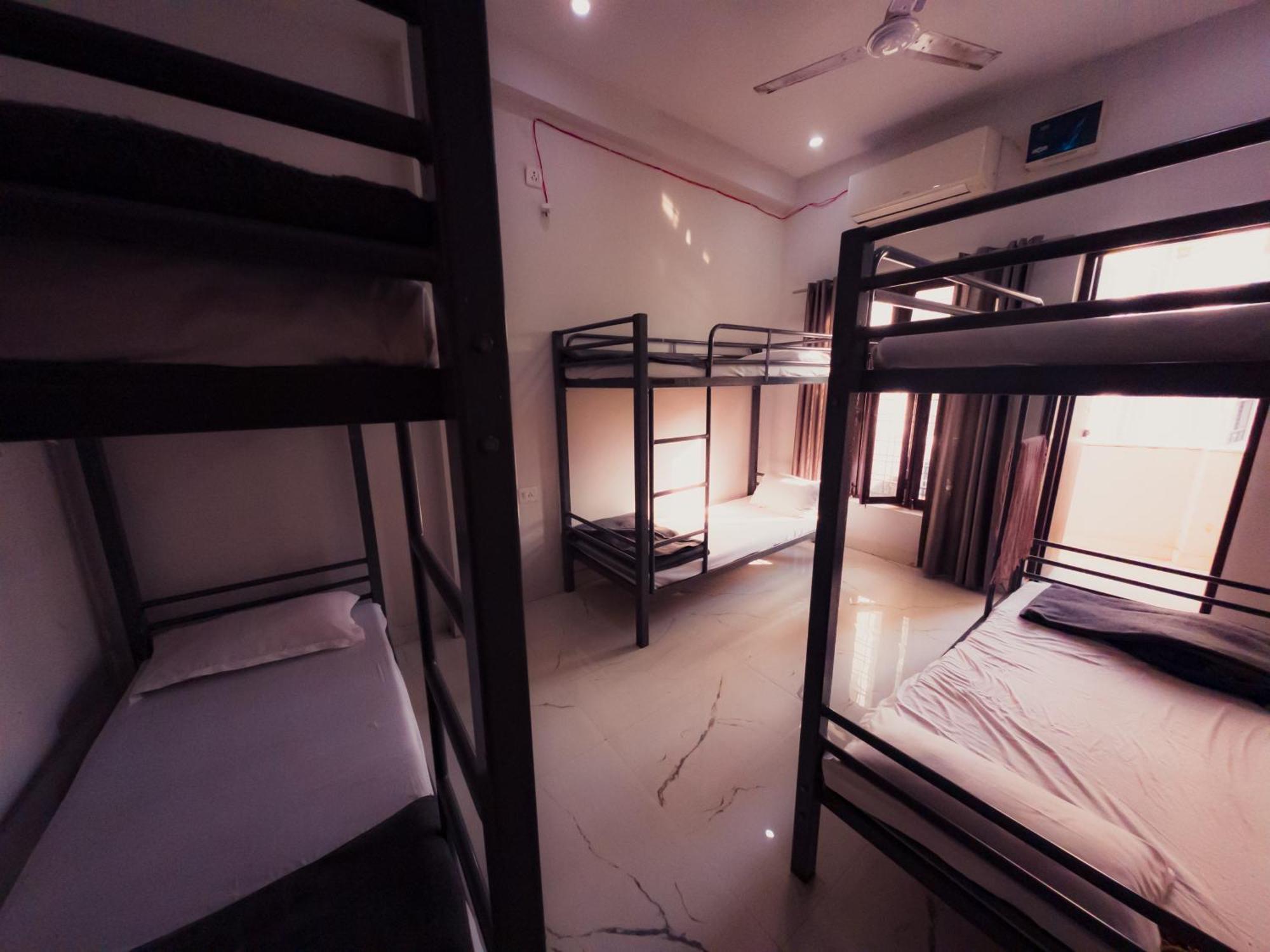 Olt Hostel Rishīkesh Buitenkant foto